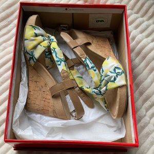 Lemon Print Aerosole Wedges Size 6.5